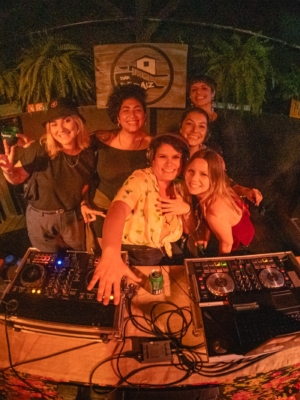 Coletivo As Mina do Som reúne mulheres DJs e seletoras em Florianópolis