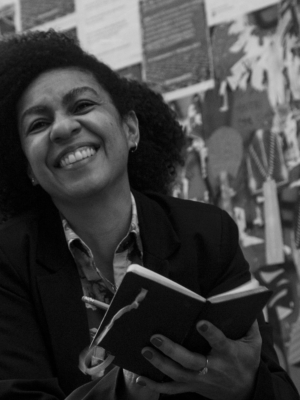 Jornalista Márcia Feijó lança “Nove histórias errantes”, primeiro livro ficcional